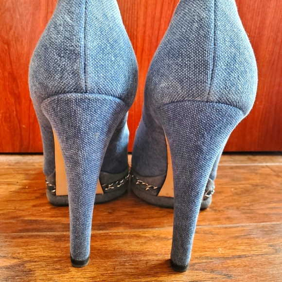 Chanel Denim & Chainlink Pumps $420 - worn once Sz 7.5 - Picture 4 of 8